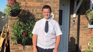 শর্টস পরে স্কুলে আসায় ঢুকতে বাধা(Photo: Men Media) শর্টস পরে স্কুলে আসায় ঢুকতে বাধা(Photo: Men Media)