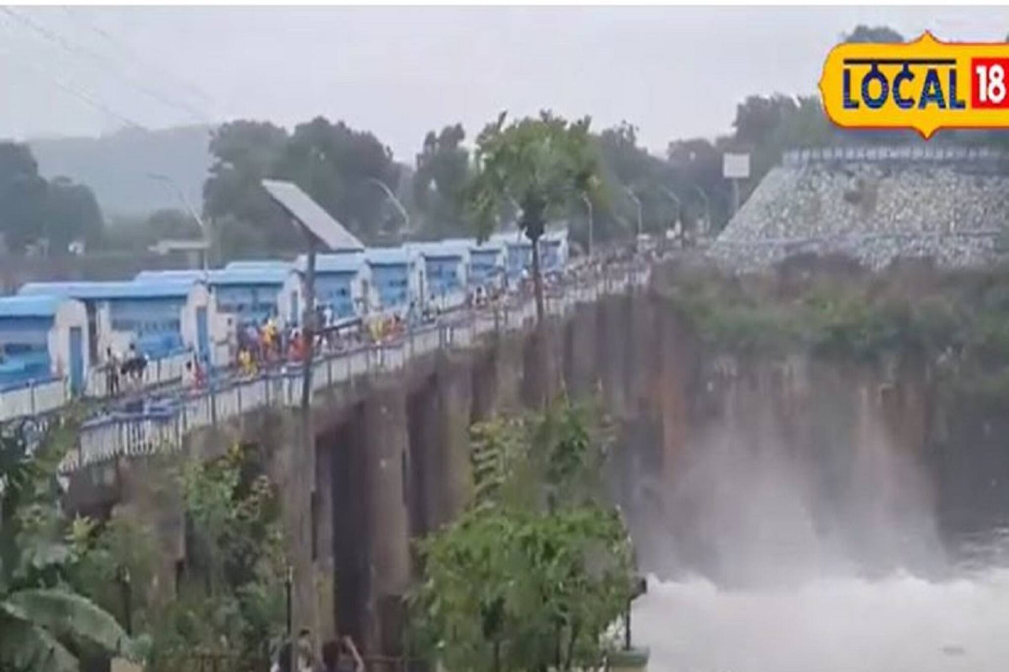 ভয়ঙ্কর সুন্দর দৃশ্য,জল ছাড়া হল মুকুটমণিপুরে,দেখুন ভিডিও