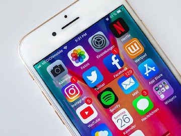 সোশ্যাল মিডিয়ার সফল হতে মানতে হবে এই চার শর্ত! জানুন কী কী সোশ্যাল মিডিয়ার সফল হতে মানতে হবে এই চার শর্ত! জানুন কী কী