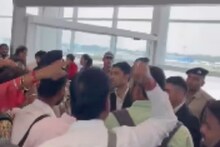 উড়ানের কিছু মুহূর্ত আগে বাতিল বিমান, গেটের সামনেই বিক্ষোভ যাত্রীদের
