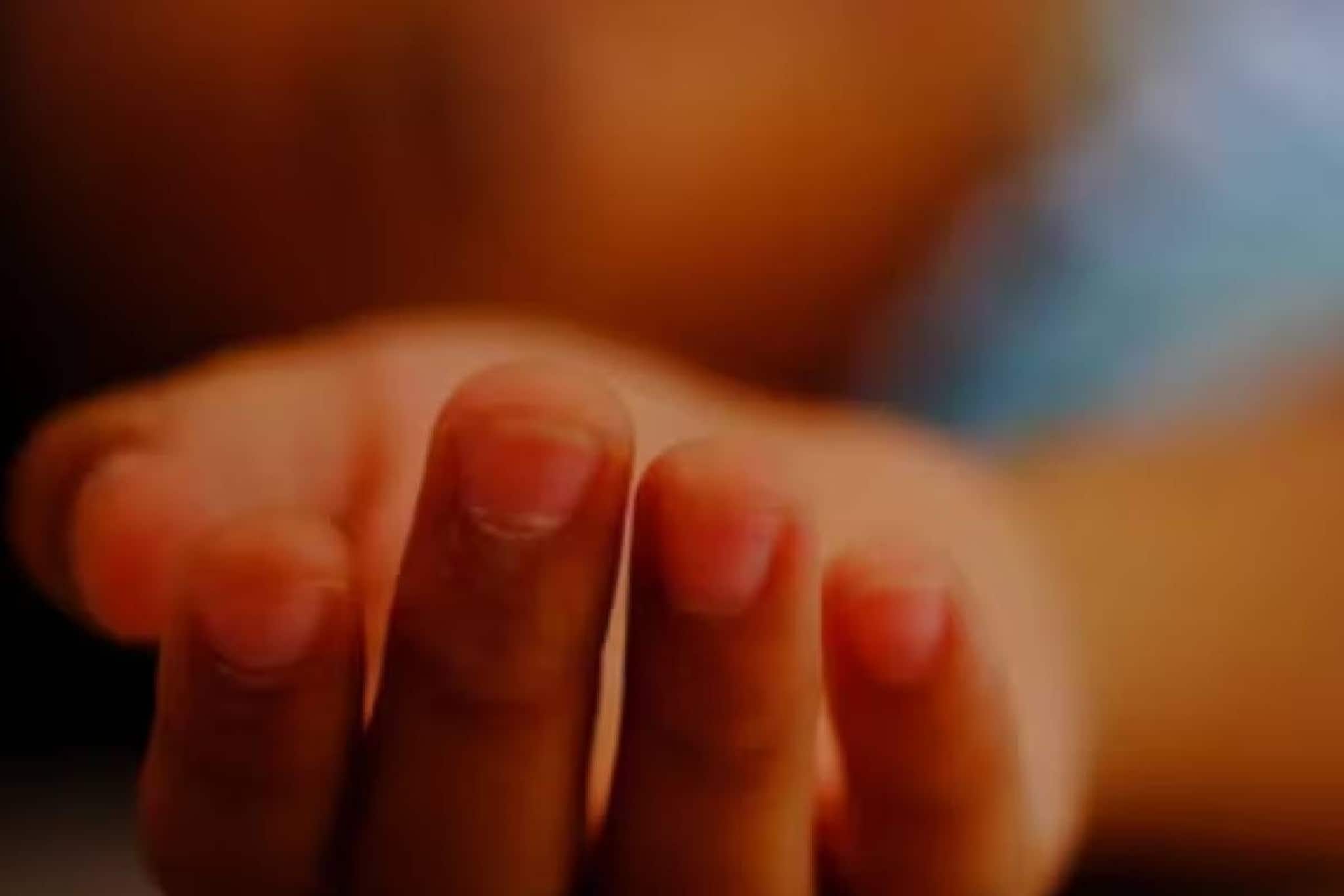 নার্সের রহস্যমৃত্যুতে নয়া মোড়! ট্রেন থেকে পড়ে মৃত্যু নাকি রেললাইনে ঝাঁপ? তমলুকে বিক্ষোভ