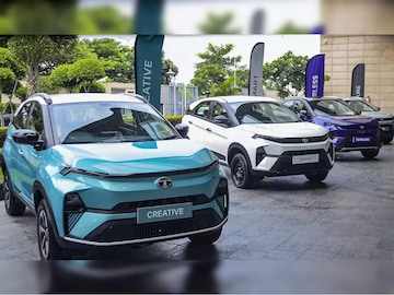 সাদা: ছোট গাড়ি হোক বা বড় গাড়ি, সাদা রঙ সবাই পছন্দ করে। পরিসংখ্যান বলছে, ভারতে বিক্রি হওয়া গাড়ির প্রায় অর্ধেক সাদা। তবে সাদা রঙের গাড়ি রক্ষণাবেক্ষণ করা কঠিন। কিন্তু আভিজাত্যে ভরপুর।