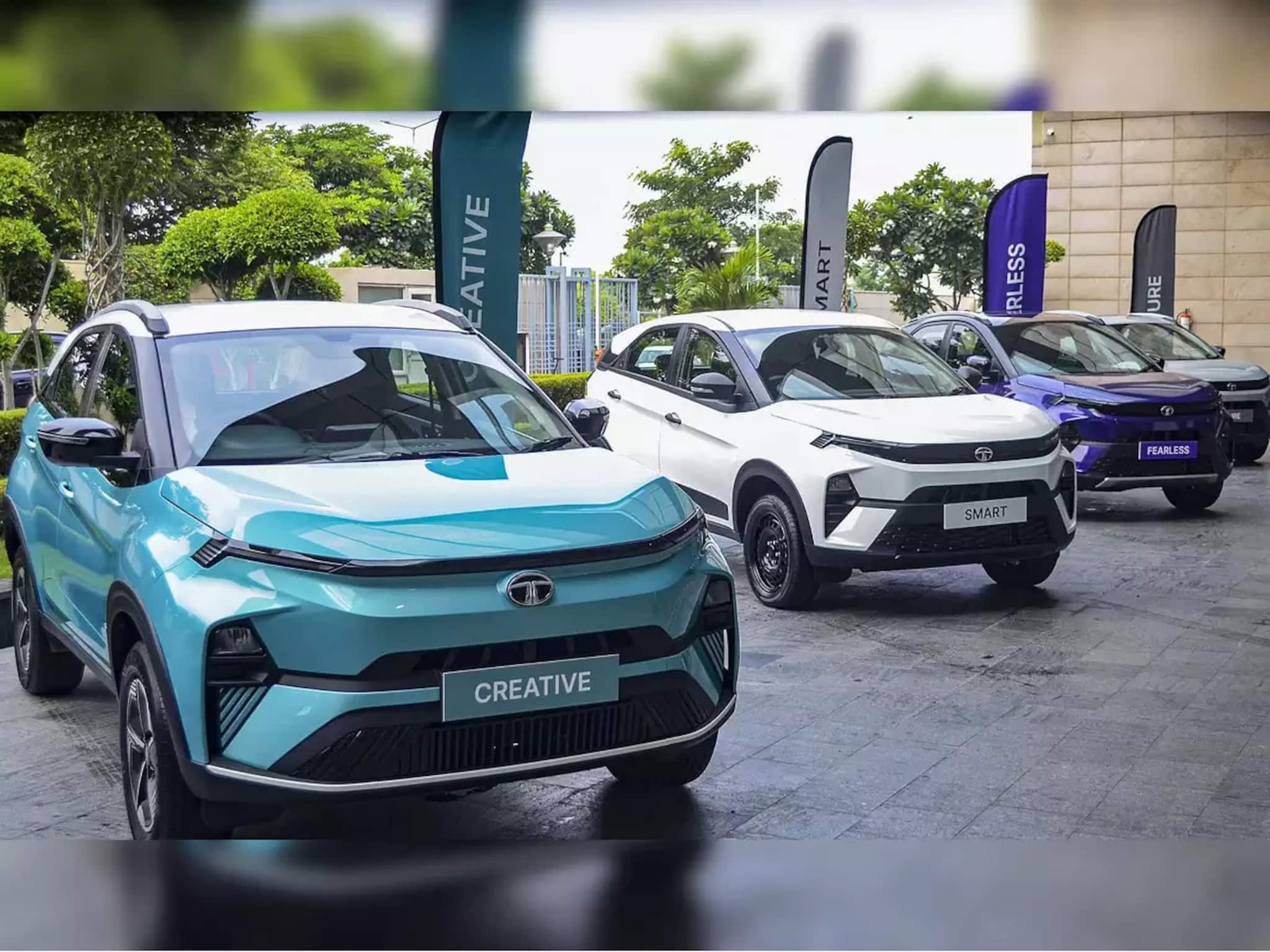 Cars: কেন হাইব্রিড গাড়ি মাইলেজে পেট্রোল-ডিজেল মডেলগুলিকে ছাড়িয়ে যায়? সঠিক কারণটা অনেকেই এখনও জানেন না