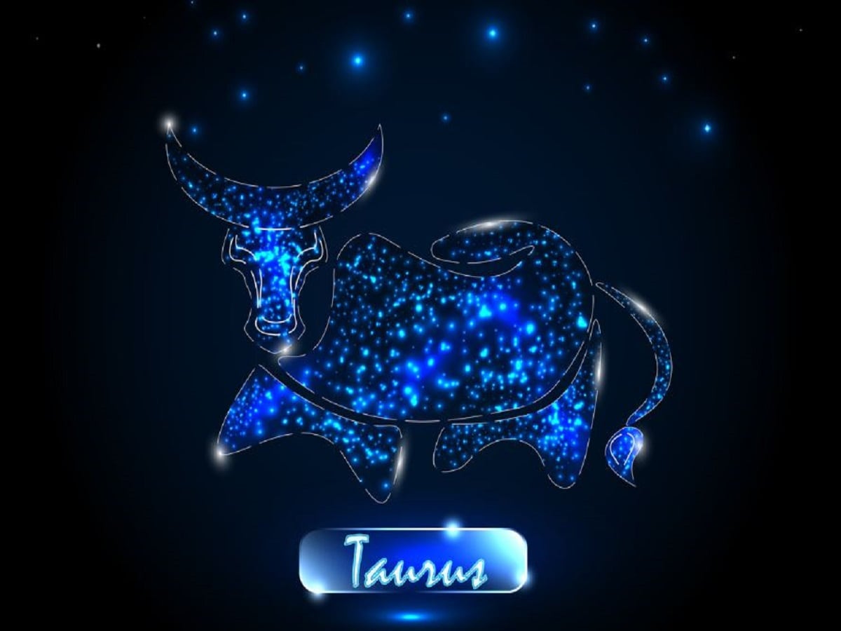 বৃষ রাশির (Taurus) জাতকদের জন্য অনুকূল হতে চলেছে। বৃষ রাশির লোকেরা পরিবারে চলমান উত্তেজনা থেকে মুক্তি পাবেন এবং আপনি অন্যদের সাহায্য করে শান্তি পাবেন, যদিও আপনি এতে কিছু অর্থ ব্যয় করতে পারেন। যারা বিনিয়োগ করেন তাদের জন্য আজ শুভ দিন যাচ্ছে, এটি করলে আপনার সম্পদ বৃদ্ধি পাবে। আজ আপনার জন্য হঠাৎ আর্থিক লাভের সম্ভাবনা রয়েছে, যার কারণে ঈশ্বরের প্রতি আপনার বিশ্বাস বৃদ্ধি পাবে এবং আপনি প্রাপ্ত অর্থ দিয়ে আপনার পরিবারের চাহিদা পূরণ করতে সক্ষম হবেন। যারা চাকরি বা ব্যবসা করছেন তারা আগামীকাল উন্নতির অনেক সুযোগ পাবেন এবং কর্মক্ষেত্রে আপনার প্রভাবও বৃদ্ধি পাবে। যদি আপনার শ্বশুরবাড়ির সাথে কিছু বিবাদ চলছে, তবে তা আগামীকাল শেষ হবে এবং আপনি বিজ্ঞতার সঙ্গে পরিস্থিতি স্বাভাবিক করতে সক্ষম হবেন। সন্ধ্যায় শিশুদের নিয়ে যে কোনও ধর্মীয় স্থানে যেতে পারেন।