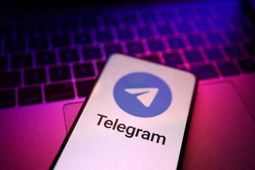 প্রসঙ্গত Telegram চালু হয়েছিল দুবাইয়ে। অ্যাপটি তৈরি করেছিল রাশিয়ার পাভেল দুরভ। এরপর ২০১৪ সালে যখন তাঁকে তাঁর সোশ্যাল মিডিয়া প্ল্যাটফর্ম VKontakte-তে বিরোধী সম্প্রদায়গুলিকে বন্ধ করতে বলা হয়েছিল, তখন তিনি রাশিয়া ছেড়ে বেরিয়ে যান।