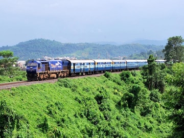পুজোয় স্পেশ্যাল ট্রেন বাংলায়