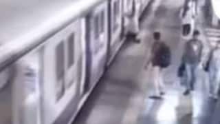 যমে মানুষে টানাটানি।