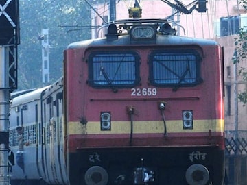 বহু ট্রেন বাতিল।