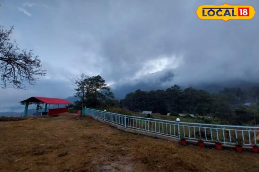 হাওড়া বা শিয়ালদা থেকে ট্রেনে চেপে পৌঁছে যান নিউ জলপাইগুড়ি। নিউ জলপাইগুড়ি থেকে কালিম্পং শহরের দিকে রওনা দিন। কালিম্পংয়ের কাছেই রয়েছে পেডং। এই পেডং থেকে মাত্র ৮ কিলোমিটারের পথ তেন্দ্রাবং। তেন্দ্রাবংয়ে রাত কাটানোর জন্য দু থেকে তিনটে হোমস্টে রয়েছে। খাওয়া-দাওয়া মিলিয়ে জনপ্রতি খরচ ১,৩০০ টাকা থেকে শুরু। তাই দেরি না করে পুজোর ছুটিতে একবার ঘুরে আসতে পারেন এই জায়গা।