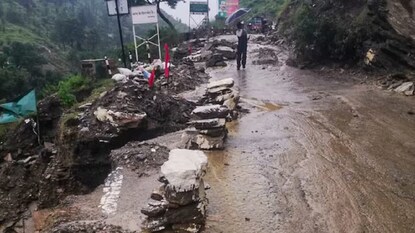 প্রবল বৃষ্টিপাতে ভূমিধস উত্তরাখন্ডে (Image: PT) প্রবল বৃষ্টিপাতে ভূমিধস উত্তরাখন্ডে (Image: PT)
