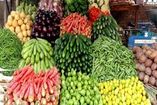 লঙ্কা খাওয়া এবার ছাড়তে হবে, টম্যাটোও বাদ রান্না থেকে? কালোবাজারি নিয়ে বিস্ফোরক