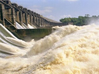আবার ছাড়া হল জল। প্রতীকী ছবি।