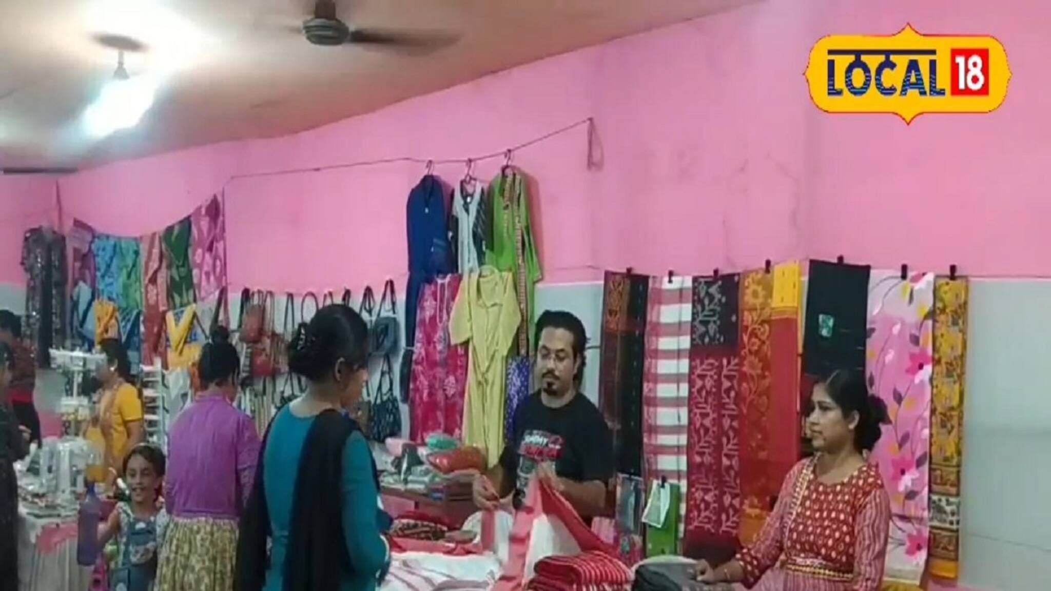 Jhargram News : স্বনির্ভর হওয়ার বার্তা দিচ্ছে জঙ্গলমহলের মহিলারা, পুজোর আগে নিজেদের উদ্যোগে শুরু হল মেলা