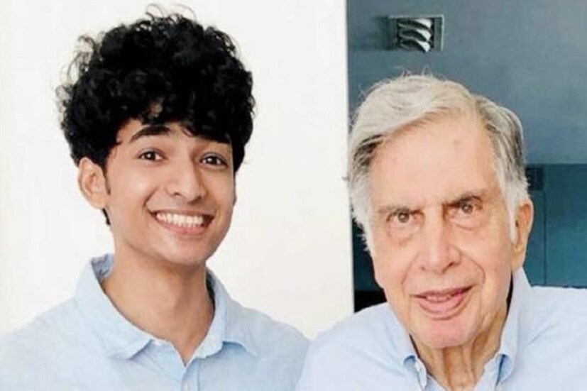আর এই প্রতিষ্ঠান পথকুকুরদের জন্য বিশেষ ডেনিম কলার তৈরি করেছে। যাতে দ্রুতগতিতে আসা গাড়ির হাত থেকে বাঁচতে পারে তারা। আর শান্তনুর এই আইডিয়া রতন টাটার দৃষ্টি আকর্ষণ করে। ফলে শান্তনুকে মুম্বইয়ে ডেকে পাঠান তিনি। এরপর তাঁদের বন্ধুত্বের সূত্রপাত। একই ধরনের চিন্তাভাবনা এবং সামাজিক বিষয়ে আলোচনার মাধ্যমে অসমবয়সী বন্ধুত্ব গাঢ় হতে থাকে।