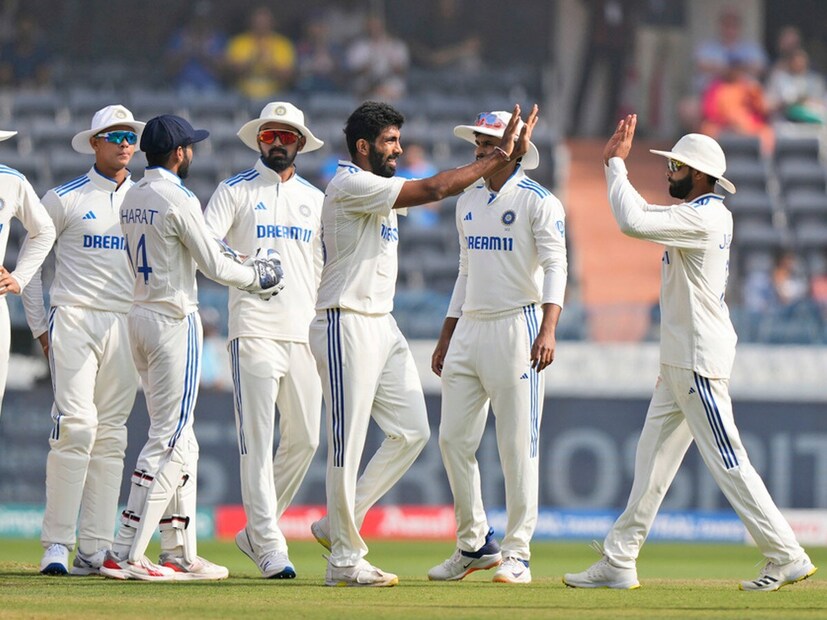 প্রতিদিন একটি টেস্ট ম্যাচে খেলোয়াড়দের প্রথম বিরতি দেওয়া হয় মধ্যাহ্নভোজনের জন্য এবং দ্বিতীয় বিরতি চা পানের জন্য। খেলার প্রথম ও দ্বিতীয় সেশনের পর খেলোয়াড়রা চা বিরতি নেয় এবং মাঠ সম্পূর্ণ ফাঁকা হয়ে যায়।