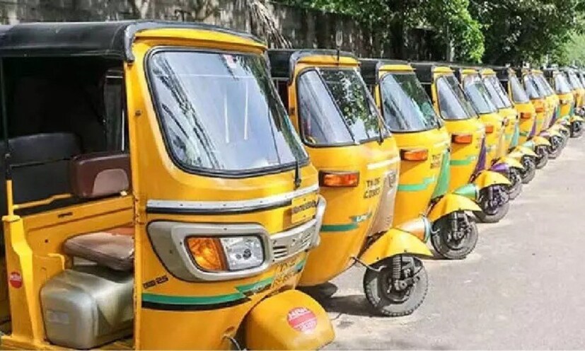 শুধু তাই নয়, পাশাপাশি এই তিন চাকা বিশিষ্ট অটোগুলির ছোট আকারের কারণে, অটো ইঞ্জিনগুলিতে অন্যান্য যানবাহনের তুলনায় কম জ্বালানীর প্রয়োজন হয়।