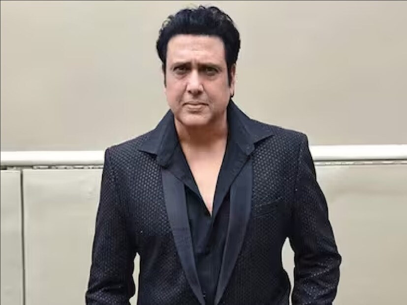 গোবিন্দার ম্যানেজার শশী সিং সংবাদসংস্থাকে বলেছিলেন, 'গোবিন্দা কলকাতায় একটি অনুষ্ঠানে যোগ দিতে যাচ্ছিলেন। বাড়ি থেকে বেরনোর আগে ব্যক্তিগত পিস্তলটি তিনি তুলে রাখতে যান। তখন হাত থেকে মাটিতে পড়ে গিয়ে গুলি চলে।'