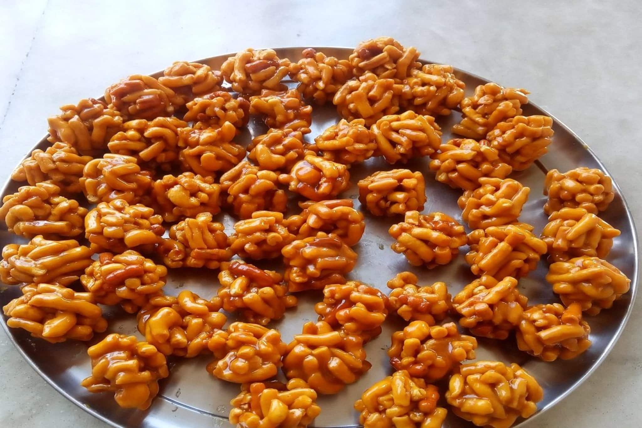 একবার খেলে বারবার ইচ্ছে করবে! ঝুড়ি নাড়ু-টানা নাড়ু খেয়েছেন? রইল সহজ রেসিপি