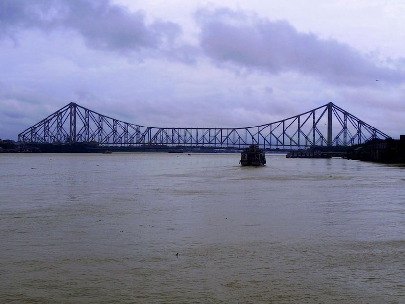 ঠিক যেমন হাওড়া ব্রিজের বাংলা কী? বেশিরভাগ বাঙালির চিরচেনা হাওড়া ব্রিজ। হাওড়া ব্রিজ তো বলা হয় ইংরেজিতে।