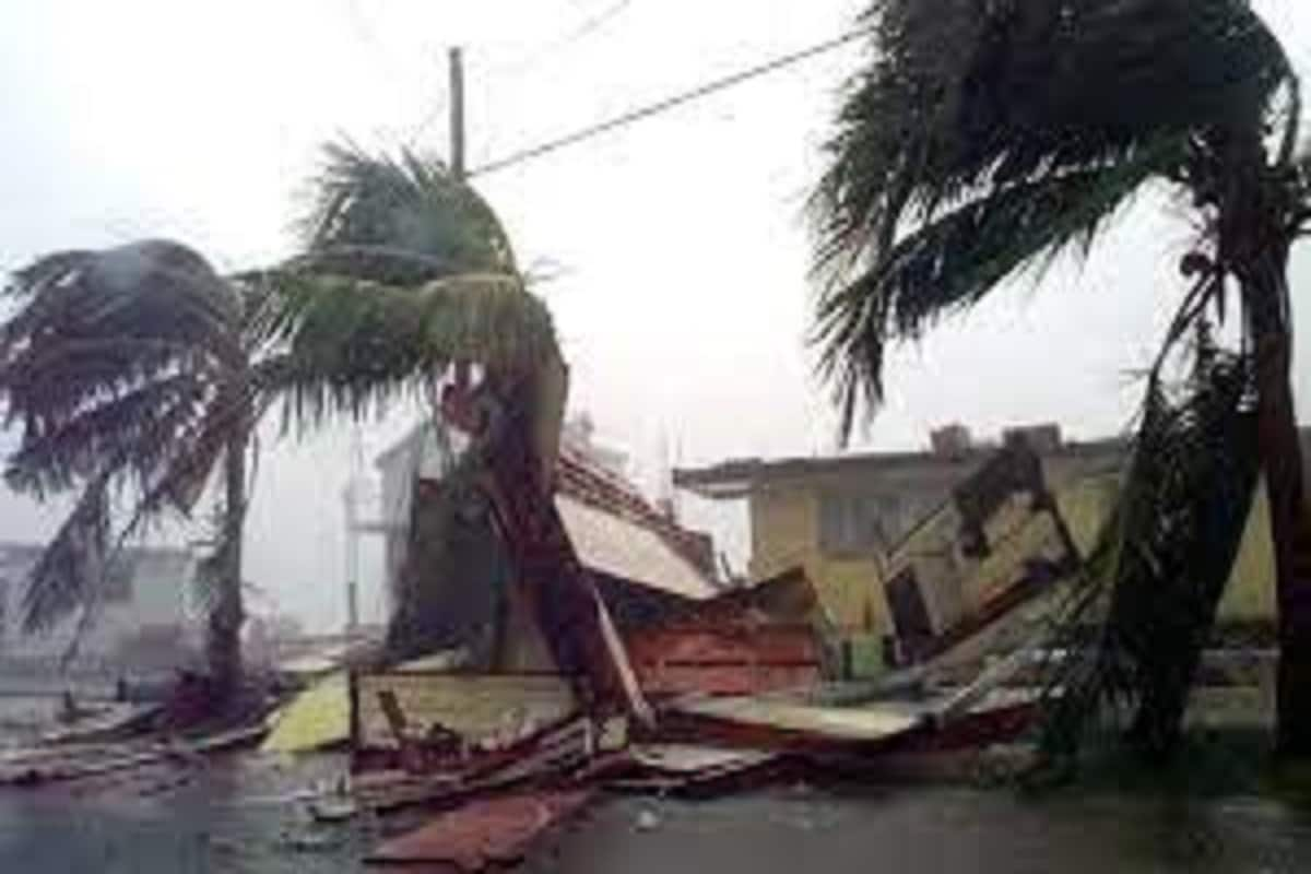 সর্বাধিক ২০০ মিলি বৃষ্টিপাত হতে পারে ৷ দু-একটি জেলায় অতিভারী বৃষ্টিপাত অর্থাৎ ২০০ মিলির বেশি বৃষ্টিপাত হতে পারে ৷ এরফলে লাল সতর্কতা জারি করা হয়েছে ৷ প্রতীকী ছবি ৷