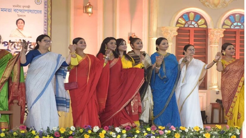 সাংসদ সায়নী ঘোষ, জুন মালিয়া, রচনা বন্দ্যোপাধ্যায়রা উপস্থিত ছিলেন রেড রোড কার্নিভালে। প্রাক্তন সাংসদ নুসরত জাহানকেও এদিন রেড রোডের মঞ্চে দেখা গিয়েছে। ছিলেন অভিনেতা বিধায়ক সোহম চক্রবর্তীও। 