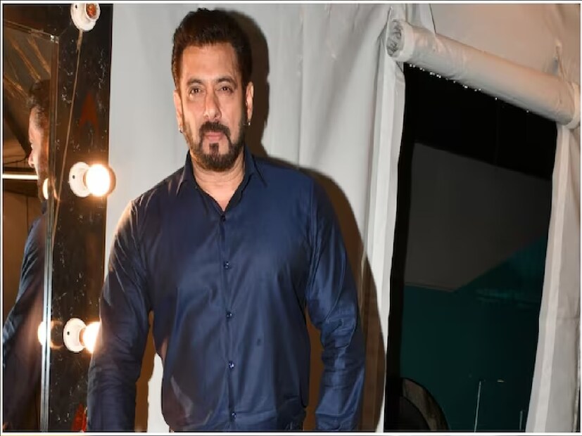 ট্রাফিক পুলিশের হোয়াটসঅ্যাপ নম্বরে আসা ওই বার্তায় দাবি করা হয়েছে, "এই বার্তাকে কোনও ভাবেই হালকা চালে নেবেন না, সলমান খান যদি বেঁচে থাকতে চান এবং (গ্যাংস্টারের) সঙ্গে তার 'শত্রুতা' অবসান করতে চান, তাহলে তাঁকে ৫ কোটি টাকা  দিতে হবে।" 