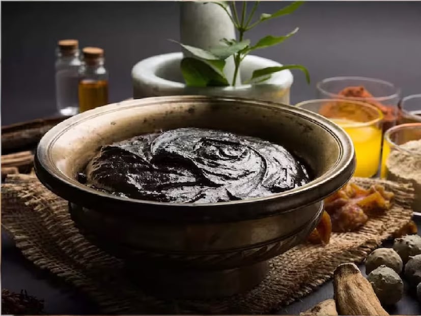 সর্দি-কাশির প্রকোপ থেকে বাঁচতে চ্যবনপ্রাশ খাওয়া যেতেই পারে। এ ছাড়া, আর কী স্বাস্থ্যগুণ রয়েছে চ্যবনপ্রাশের? ফুসফুসের দেখভাল করে। হজমশক্তি উন্নত করে এবং কোষ্ঠকাঠিন্য কমায়। শক্তি বাড়ায়।