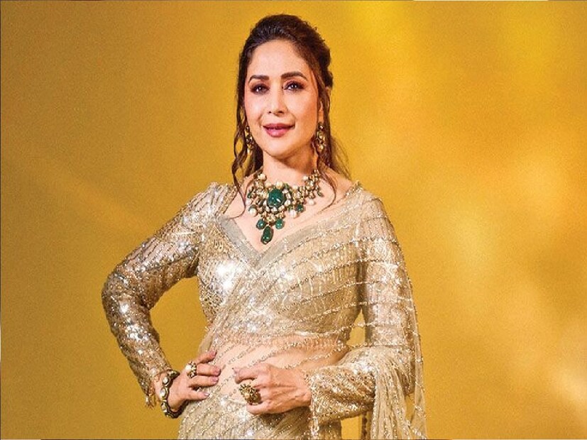 যে কোনও চর্বিজাতীয় খাবার, ফ্যাট থাকে সেই সমস্ত খাবার এড়িয়ে চলে মাধুরী। তিনি বেশিরভাগ সময়ই বাড়ির তৈরি খাবার খান।