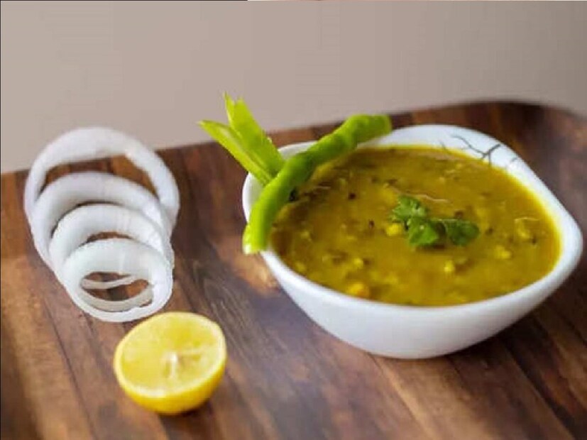 কোনও দিন বাড়িতে ফল কেনা না থাকলে, মিড মর্নিং স্ন্যাকের সঙ্গে লেবুর রস খেয়ে নিতে পারেন। আবার ছানা তৈরির সময়েও পাতিলেবুর রস ব্যবহার করাই ভালো। তবে দুধ আর লেবু পরপর খাবেন না কখনওই।