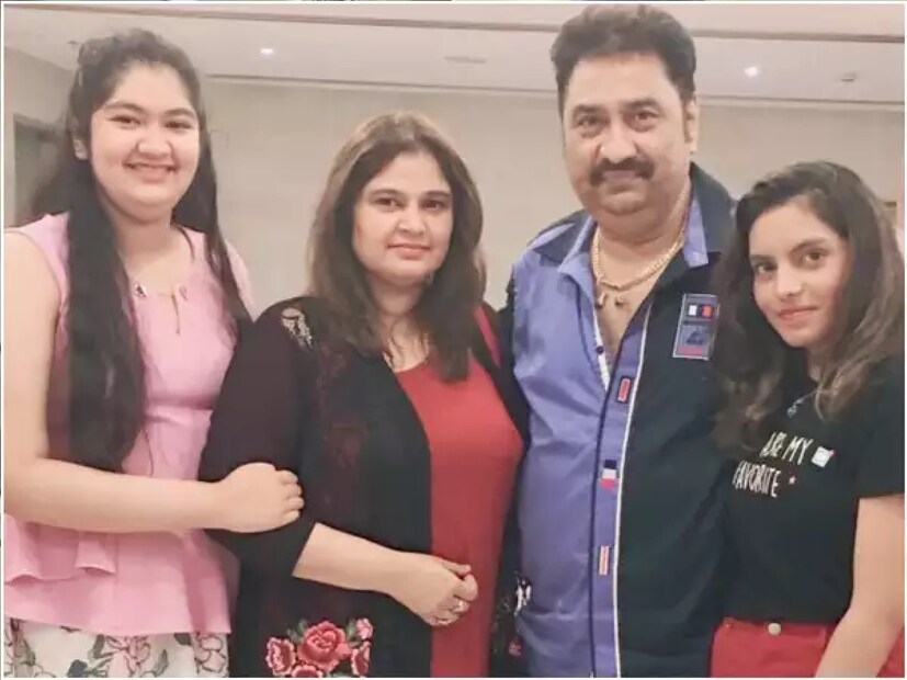 অন্যদিকে, প্রথম বিয়ে ভাঙার পর সালোনিকে বিয়ে করেন কুমার শানু। প্রথম পক্ষের তিন সন্তান এবং দ্বিতীয় পক্ষের দুই সন্তান রয়েছে শানুর। 