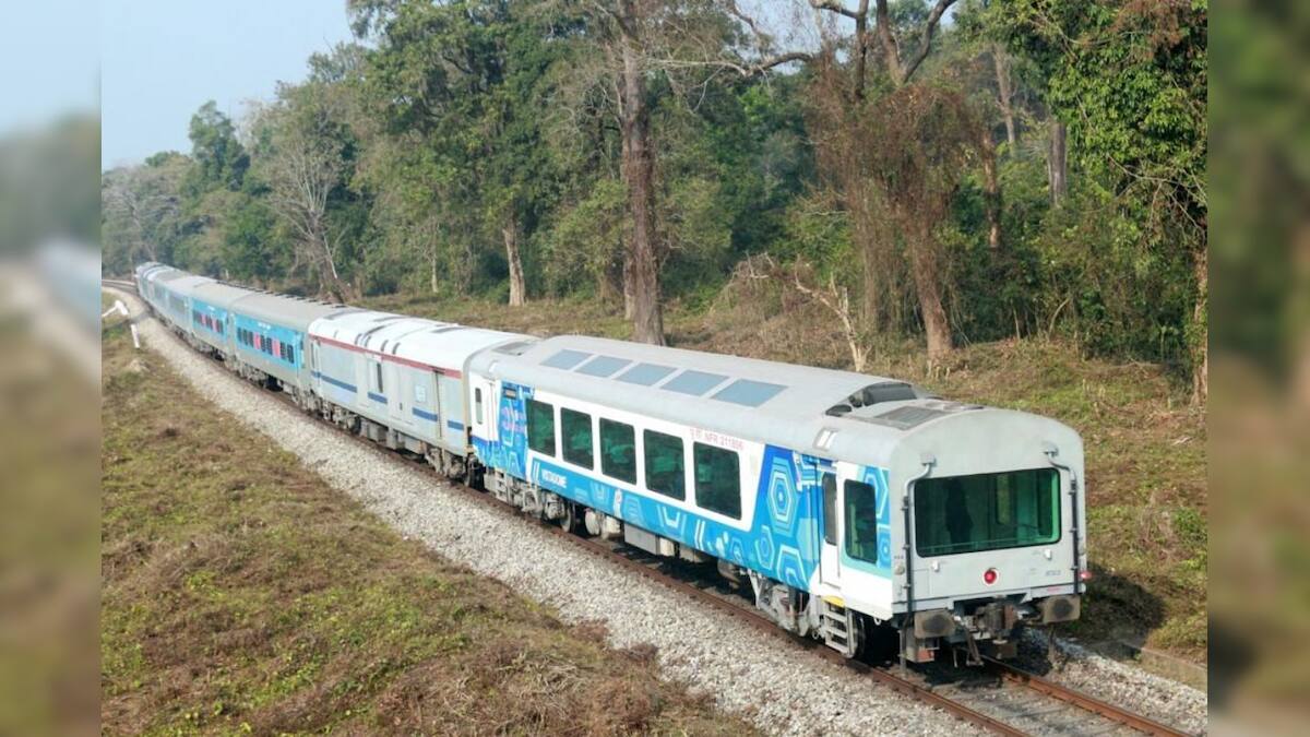 Frontier Train Indian Railway: পুজোর ভিড়ের ট্রেনের টিকিট পাওয়া যাবে তো? স্পেশাল ...