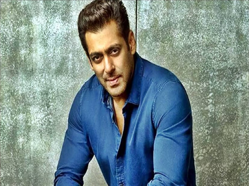 সূত্র জানিয়েছে যে, মুম্বই ট্র্যাফিক পুলিশের হোয়াটসঅ্যাপ নম্বরে একটি হুমকি বার্তা আসে। সেখানে গ্যাংস্টারের নাম উল্লেখ করে তার সঙ্গে সলমানের দীর্ঘদিনের শত্রুতা 'শেষ' করতে অভিনেতার কাছ থেকে  ৫ কোটি টাকা দাবি করা হয়েছে।