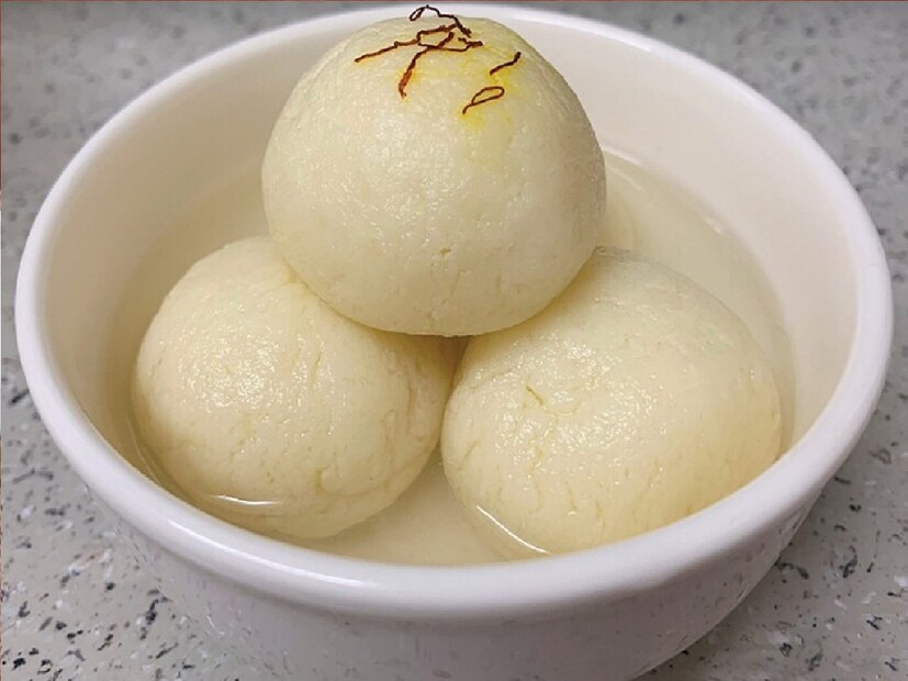 একবার ভাবুন তো আপনার কি কোনও সময় খাবার খেলেই মনে হয় একটা মিষ্টি খাই? বা ভাত-রুটি খেলেই শেষে একটা মিষ্টির অনুপস্থিতি মনে হয়? এমতাবস্থায় বুঝতে হবে মিষ্টি খাবারের লোভ শরীরে ঘাটতির দিকেই ইঙ্গিত করছে।