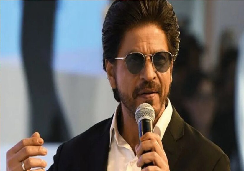 অতীতে শাহরুখের সঙ্গেও ‘কভি অলবিদা না কেহনা’ ও ‘হ্যাপি নিউ ইয়ার’ ছবিতে অভিনয় করেছিলেন অভিষেক। কিন্তু এই প্রথম বাদশার সঙ্গে তিনি সম্মুখ সমরে নামতে চলেছেন। 