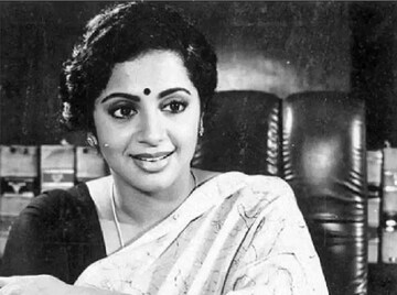 নাম শুরু 'শ্রী' দিয়ে, কমল হাসানের সঙ্গে প্রেম ভাঙে, কে এই নায়িকা চিনতে পারছেন? নাম শুরু 'শ্রী' দিয়ে, কমল হাসানের সঙ্গে প্রেম ভাঙে, কে এই নায়িকা চিনতে পারছেন?