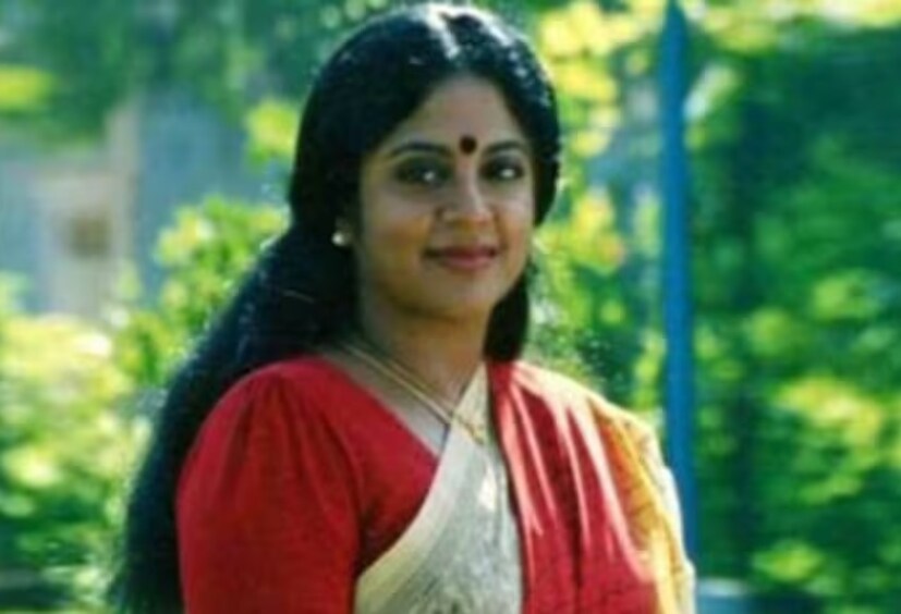 এই নিয়ে লোকমুখে একটা গল্পও ফেরে। বলা হয় যে, একদা শ্রীবিদ্যার স্নানের জন্য এক ছবির প্রযোজক দুই বালতি বিসলেরি ওয়াটার আনিয়ে দিয়েছিলেন। এতটাই মূল্যবান তিনি ছিলেন একদা ছবির জগতে, সেই সময়ের প্রায় সব বিখ্যাত নায়কেরাই তাঁর সঙ্গে অভিনয় করার জন্য উন্মুখ ছিলেন। কেন না, শ্রীবিদ্যা মানেই তখন শুধু হিট ছবি। এই জনপ্রিয়তা অভিনয় জীবনের দ্বিতীয়ার্ধে আর ফিরে পাননি নায়িকা। ২০০৩ সালে ক্যানসারে আক্রান্ত হয়ে শেষ নিঃশ্বাস ত্যাগ করেন শ্রীবিদ্যা। মৃত্যুর আগে তিনি তাঁর যাবতীয় সম্পদ দরিদ্র শিল্পীদের কল্যাণার্থে দান করে যান। দক্ষিণী ছবির নায়ক গণেশের হস্তক্ষেপে এই নিয়ে এক ট্রাস্টও তৈরি হয়। শ্রীবিদ্যাকে আজ আর অনেকেরই মনে নেই। কিন্তু দক্ষিণী ছবির ইতিহাসে, দরিদ্র শিল্পীদের জীবনে তিনি এখনও অমর!