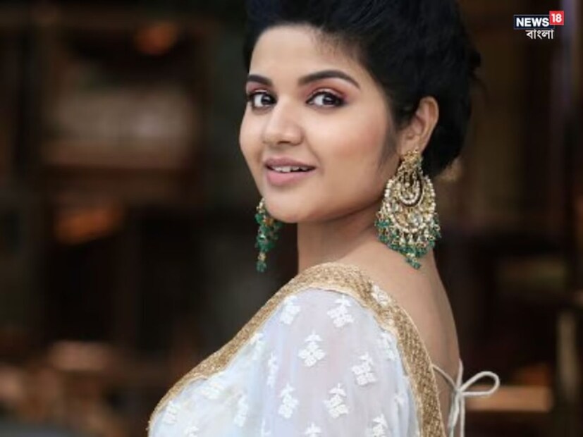 ধন্যিমেয়ে ধারাবাহিককে অভিনয় করার সময়ই তিনি সুযোগ পেয়েছিলেন ইষ্টি কুটুম ধারাবাহিকের। এই ধারাবাহিকটিতে তার বিপরীতে কাজ করেছিলেন অভিনেতা ঋষি কৌশিক।