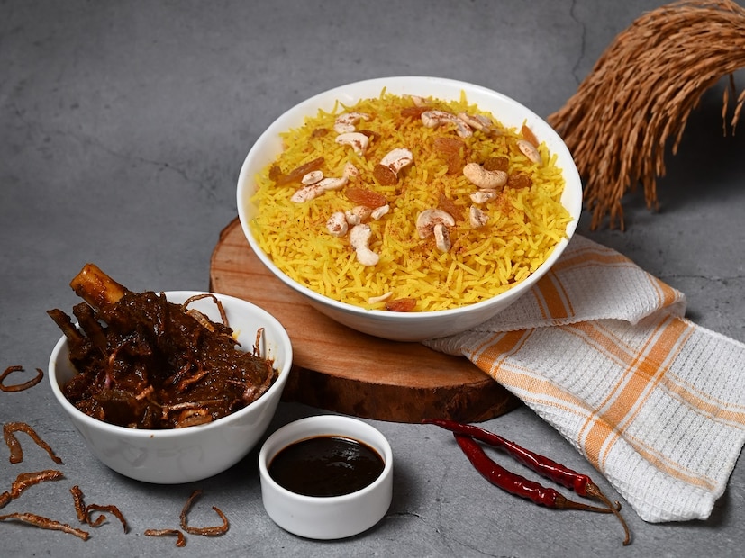 বাসন্তী পোলাও আর কষা মাংস