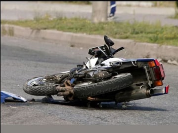 কলকাতা শহরতলিতে মর্মান্তিক দুর্ঘটনা! ফের বেপরোয়া বাসের ধাক্কা, মৃত এক বাইক আরোহী কলকাতা শহরতলিতে মর্মান্তিক দুর্ঘটনা! ফের বেপরোয়া বাসের ধাক্কা, মৃত এক বাইক আরোহী