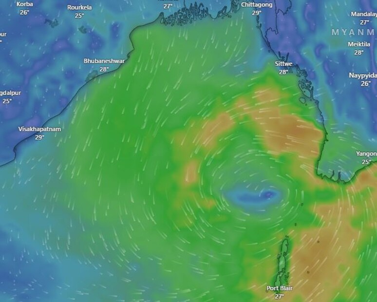 এখনও পর্যন্ত আইএমডি-র যা পূর্বাভাস তা অনুসারে ল্যান্ডফলের সময় হাওয়ার সর্বোচ্চ গতি ১২০ কিমি প্রতি ঘণ্টা হবে৷ আর গড় হাওয়ার গতি হবে ১০০ থেকে ১১০ কিমি প্রতি ঘণ্টা৷