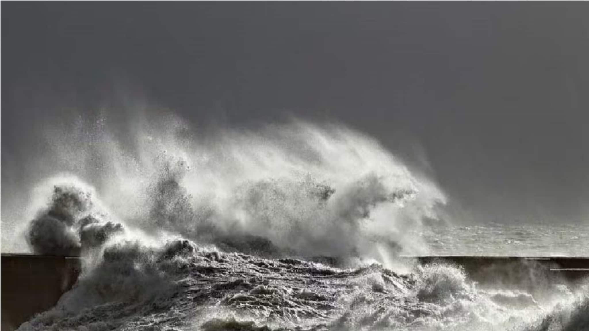 Cyclone Dana Latest Updates: শুরু ভয়ঙ্কর ঘূর্ণিঝড় দানার হানা! দিঘায় কি পরিস্থিতি? রইল ভিডিও