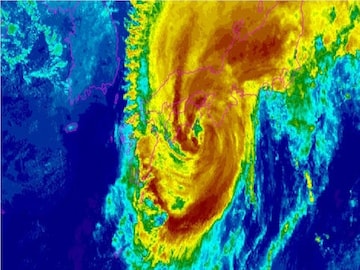 শক্তিতে দানা-র ‘বাবা’, ঘণ্টায় ২৬০ কিমি গতি, আতঙ্কের নাম ট্রামি, তোলপাড় সাগরে শক্তিতে দানা-র ‘বাবা’, ঘণ্টায় ২৬০ কিমি গতি, আতঙ্কের নাম ট্রামি, তোলপাড় সাগরে