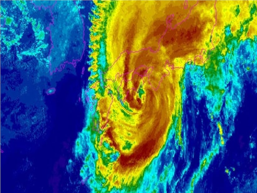 Cyclone Trami Speed: বঙ্গোপসাগরে যখন সাইক্লোন দানার আতঙ্ক তৈরি হয়েছিল , ঠিক একই সময়ে দক্ষিণ চিন সাগরে তৈরি হয়েছিল সাইক্লোন ট্রামি৷ স্থানীয়ভাবে যার নাম ক্রিস্টিন৷ Photo Courtesy- X Account Cyclone Trami Speed: বঙ্গোপসাগরে যখন সাইক্লোন দানার আতঙ্ক তৈরি হয়েছিল , ঠিক একই সময়ে দক্ষিণ চিন সাগরে তৈরি হয়েছিল সাইক্লোন ট্রামি৷ স্থানীয়ভাবে যার নাম ক্রিস্টিন৷ Photo Courtesy- X Account