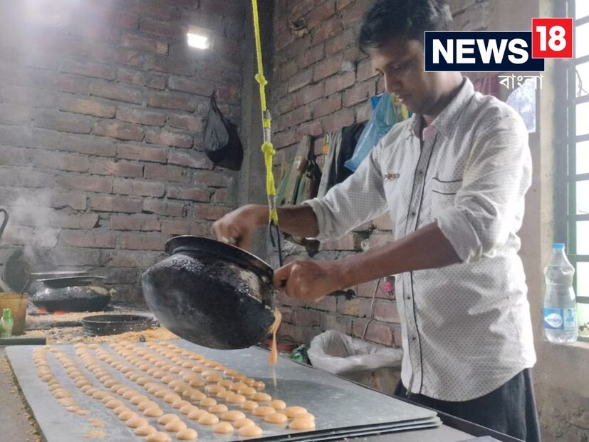 উৎসবের সময়ে বাজারে পাওয়া বাতাশা অনেক সময় খারাপ মানের হয়ে থাকে। তাহলে কি এটি বাড়িতে তৈরি করা সম্ভব? হ্যাঁ, আপনি বাড়িতে সহজ উপকরণ ব্যবহার করে এটি তৈরি করতে পারেন এবং নবরাত্রি বা দুর্গাপূজার অনুষ্ঠানে প্রসাদ হিসেবে ব্যবহার করতে পারেন।
