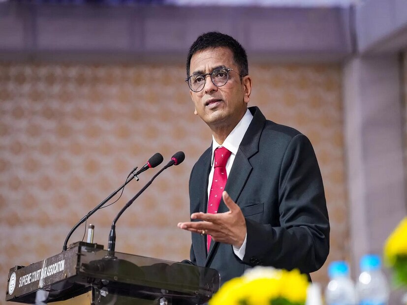 সম্প্রতি অল ইন্ডিয়া রেডিওকে দেওয়া একটি সাক্ষাৎকারে ডিওয়াই চন্দ্রচূড় তাঁর কেরিয়ারের শুরুর দিনগুলোর কথা মনে করেন। জানান সেই সময়কার কালজয়ী প্রেজেন্টারদের সঙ্গে তাঁর সমীকরণের কথা। জানালেন কারা তাঁর অনুপ্রেরণা ছিল।