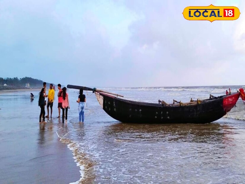 পর্যটকের ভিড়ে দিঘায় হোটেলের রুম খালি নেই বললেই চলে। পুজোর সময় হোটেল বুকিং সেভাবে না হলেও পুজোর শেষ লগ্নে বা পুজোর শেষে হোটেল বুকিং এ জোয়ার এসেছে। চেনা ছন্দে দিঘায় ফিরতেই খুশি হোটেল ব্যবসায়ীরা। 