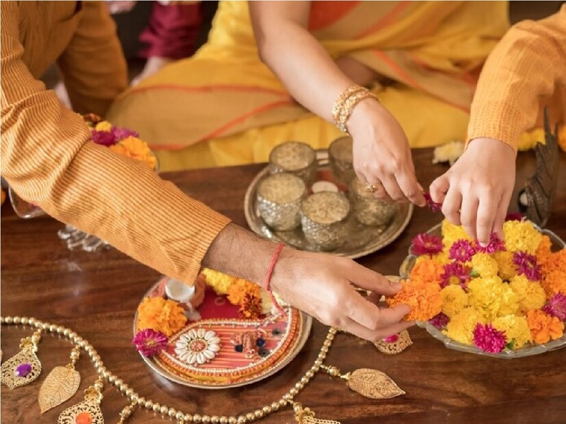 কিন্তু এরকম করলে অনেক সময় আমরা নিজের বিপদ নিজেই ডেকে আনি। বিশিষ্ট জ্যোতিষী পূবালী গুহ শাস্ত্রী জানান,বাস্তুশাস্ত্রের নিয়ম অনুসারে, আপনার এই ভাল অভ্যাসটি আপনাকে সমস্যায় ফেলতে পারে। Photo- Representative