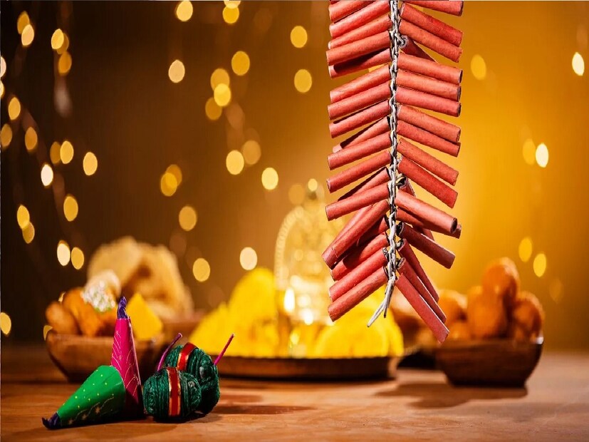 *দীপাবলি উৎসবে মহারাত্রিতে অমাবস্যার তিথি থাকা উচিত। এতে, উদয় তিথি স্বীকৃত নয় এবং ১ নভেম্বর ২০২৪ সন্ধ্যায় অমাবস্যা তিথি পাওয়া যায় না। সকালেই শেষ হয়ে যাবে। এমতাবস্থায় ১ নভেম্বর দীপাবলি পালন শুভ নয়। সংগৃহীত ছবি। 