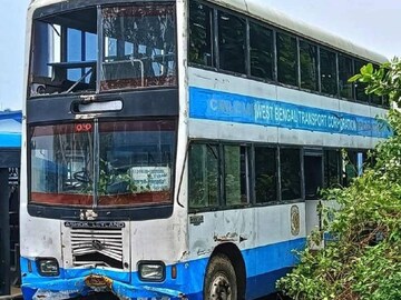 দোতলা বাস উদ্ধার। Photo: Facebook/Bus O Pedia