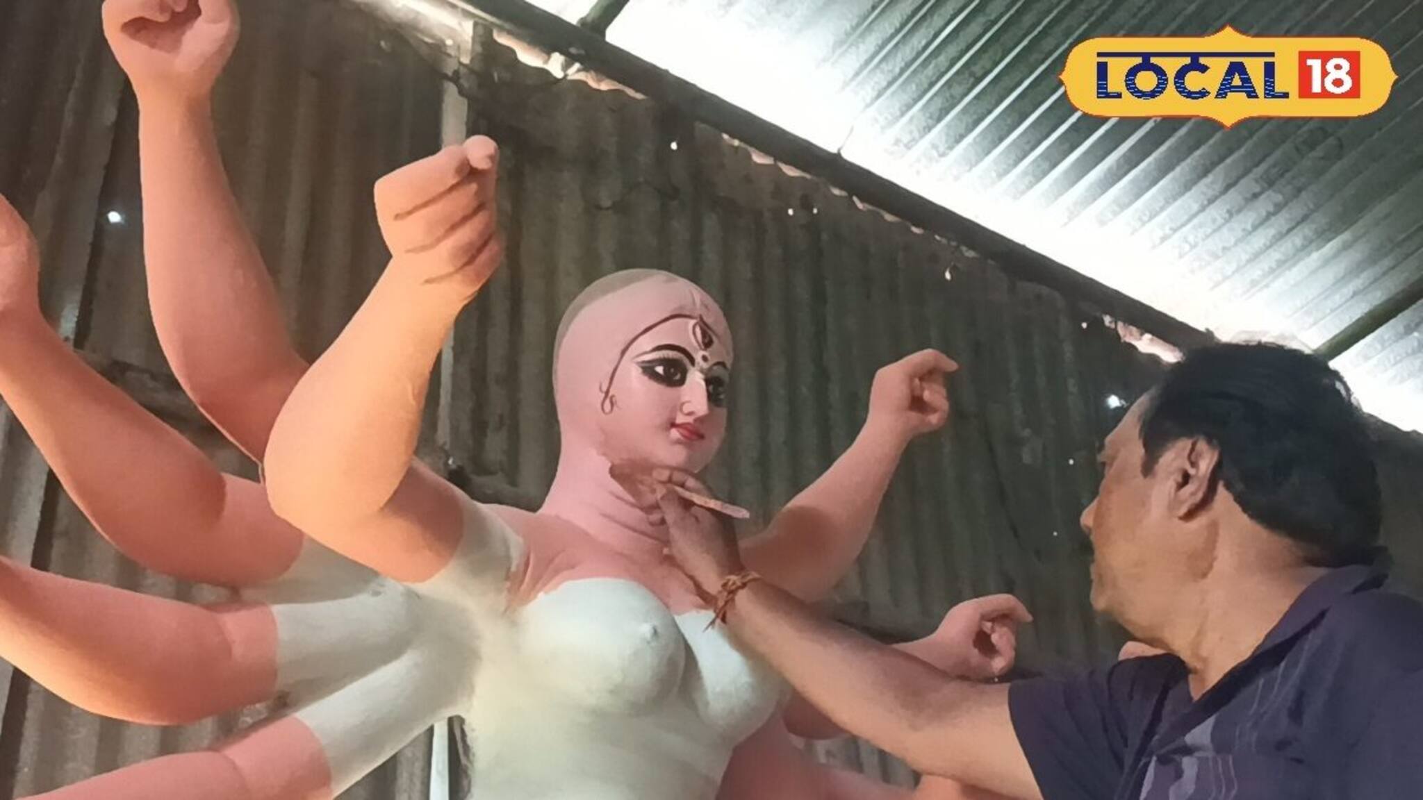 Durga Puja 2024 : চল্লিশ বছর ধরে ঝাড়খন্ডে প্রতিমা সরবরাহ, সময় নেই নাওয়া খাওয়ার এখন